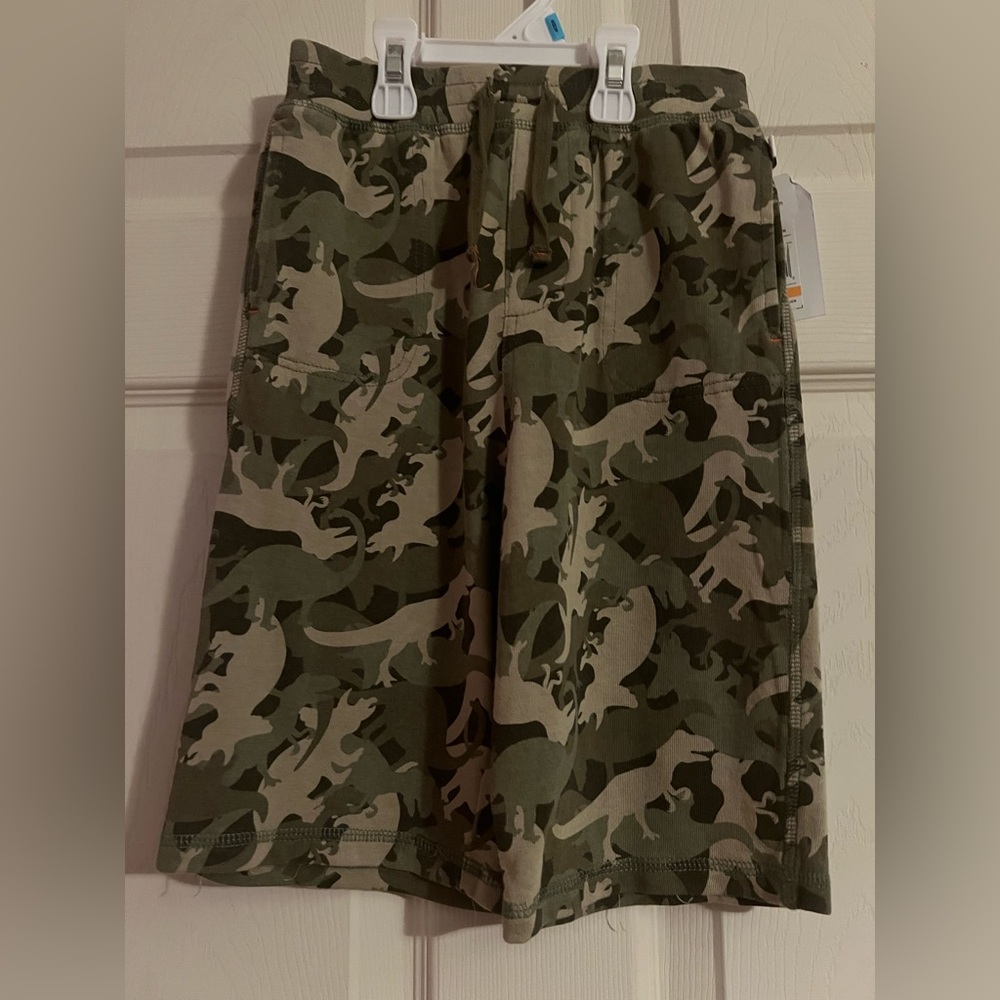 Flapdoodles boys shorts, size 7, camo dinosaur, NWT